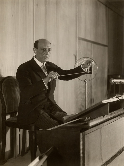 Arnold Schönberg dirige a Berlino nel 1926
